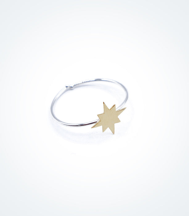 Yellow gold Shooting Star motif on white gold ring wire